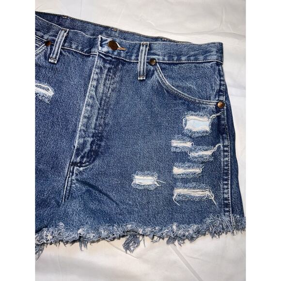 Wrangler Cut Off Jean Shorts Size 31x3 High Rise Blue Denim Raw Hem Western VTG - Picture 3 of 12
